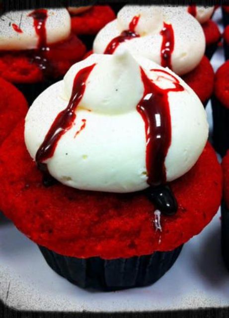 bloody cupcakes are ideal for a vampire Halloween party