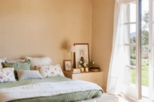 buttermilk is the main shade here, and it’s made fresher with whites, and green is an accent