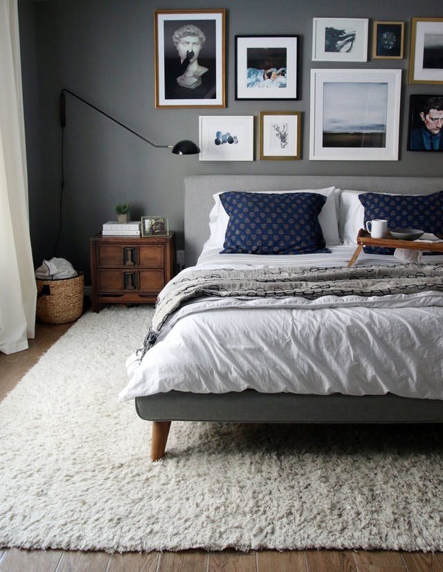 grey shades are dominant in this room, white are added to refresh the space, and natural wood is for a stylish accent