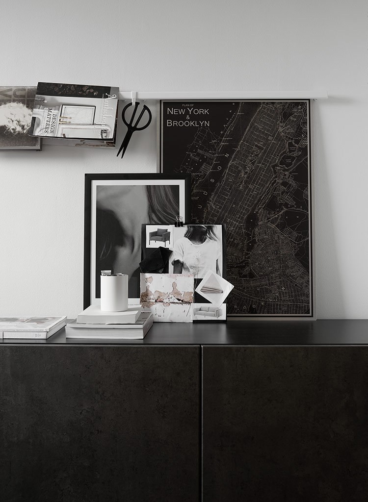Being super functional, the home office is personalized with the owners' artworks and photos
