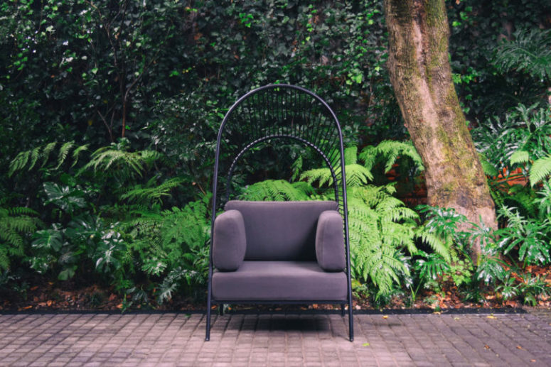 The design is modern and comfy, it's sure to be a hit in your backyard or even in your living room