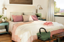 04 The master bedroom is furnished with shabby chic and vintage items, and the color palette is a pastel one, the views are also present
