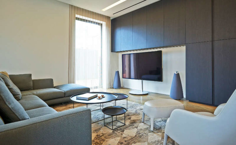 The living room is very relaxing, done in the shades of grey and cream, there are no metallic touches here, just some black metal tables