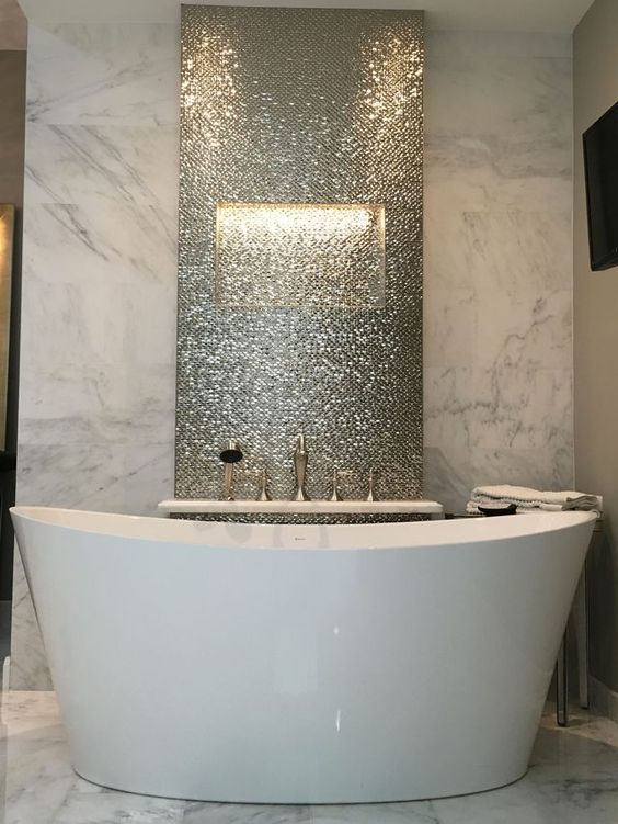 bathrooms tub marble freestanding glam digsdigs badezimmer swoon sinks fliesen luxurious bainultra evanescence bedrooms statement covethouse seasonoutfit