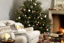 06 copper, silver and gold ornaments of various shapes make the tree very chic