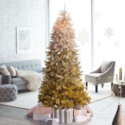 23 Timeless Gold Christmas Decor Ideas  DigsDigs