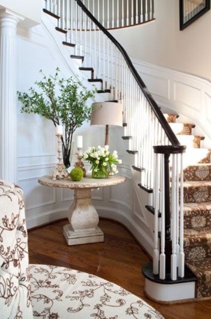 Foyer shop pedestal table