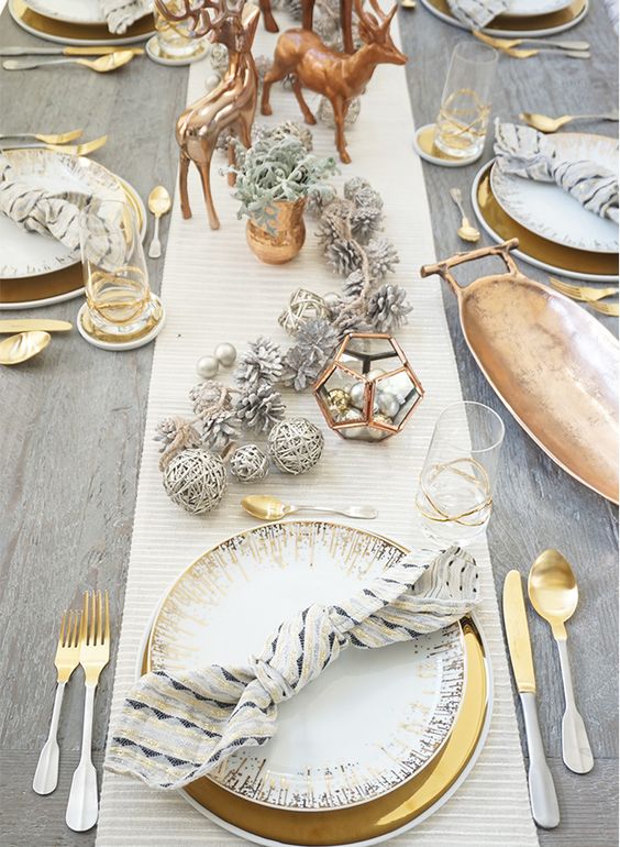 an eye-catchy festive tablescape with silver, gold and copper touches looks cool and wow