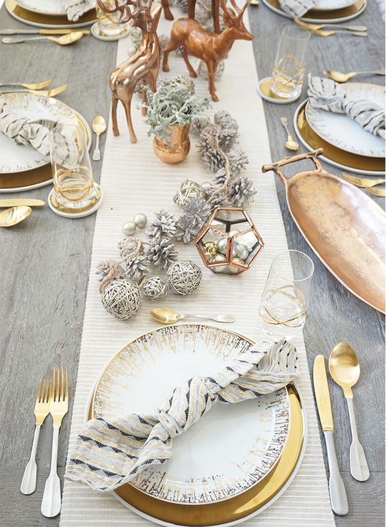 25 Mixed Metals Christmas Decor Ideas - DigsDigs