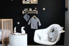 23 a Scandinavian space with a black statement wall, which is enlivened with wooden shelves and some stars