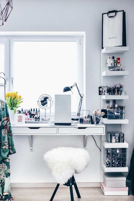 a windowsill beauty station is a great idea to have much light and get enough storage space