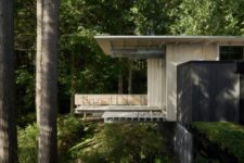 02 The house is built of wood of various kinds and colors, plywood to give it a natural woodland-like look