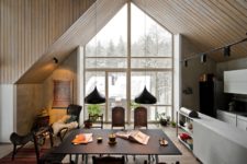 03 Attic wooden ceilings and large windows make the guests feel like in a countryside house