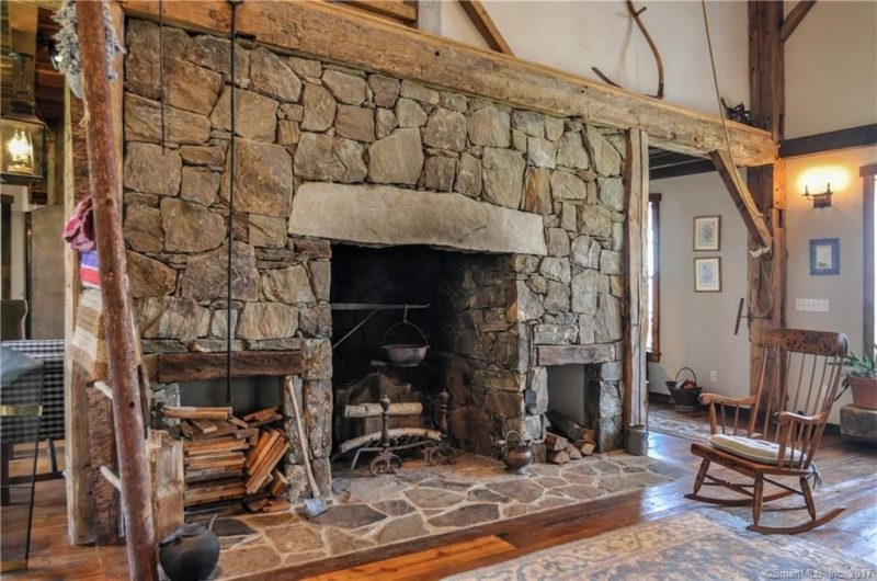 The fireplace is the heart of the house, it's large and the owners can even cook there