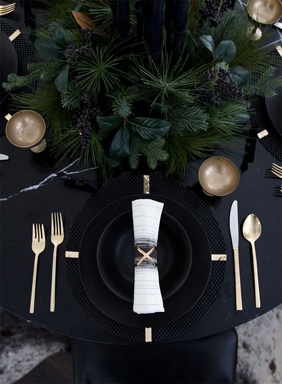 26 New Year’s Eve Table Settings To Get Inspired - DigsDigs