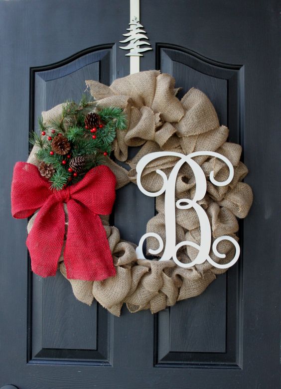 Rustic Love: 30 Burlap Christmas Decor Ideas - DigsDigs