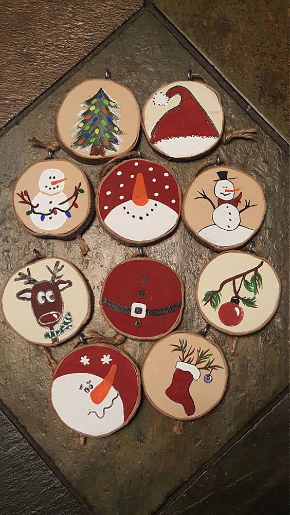 25 Rustic Wood Slice Christmas Decor Ideas - DigsDigs