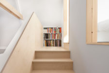 07 The end of the stairs is a bookcase, the designers got maximum of the space