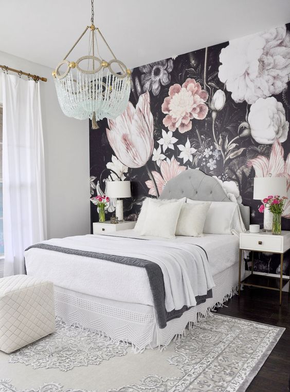 realistic floral wwallpaper si a nice choice to make a statement in a girlish bedroom