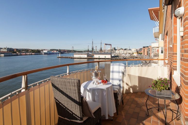 There's a large balcony to dine there and receive guests
