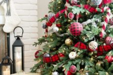 15 plaid ribbons and ornaments make the tree look cool, traditional and very cozy