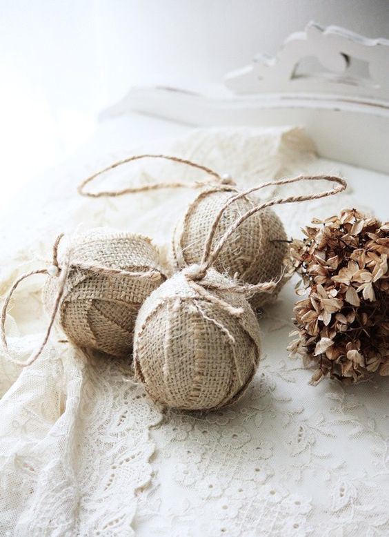 simple burlap wrapped ornaments with twine can be easily DIYed anytime