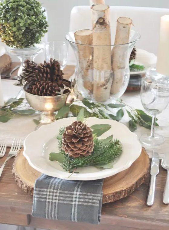 wood slices, pinecones, tree branches and boxwood balls for a rustic Christmas tablescape