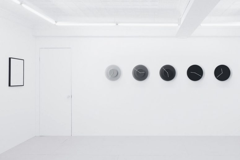 Dusk Clock Telling Time Through Tints DigsDigs