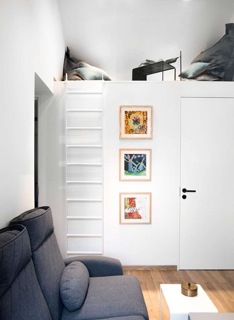 There are several bedrooms, a living and dining space, a mezzanine level on just 45 square meters