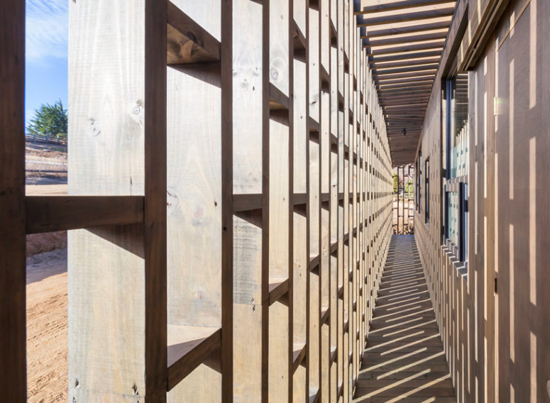 The building diminishes the wind with a second skin of wooden slats, which also provide some privacy as the house is fully glazed The building diminishes the wind with a second skin of wooden slats, which also provide some privacy as the house is fully glazed