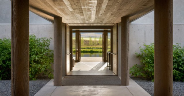 The owners may open the doors and the whole inner space will enjoy fresh air and sinlight coming from outside The owners may open the doors and the whole inner space will enjoy fresh air and sinlight coming from outside