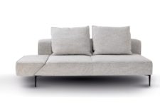 04 There’s a clerver swivel armrest that can be positioned as you need