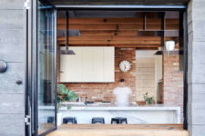 05 There’s a pass through window that is perfect for indoor-outdoor living