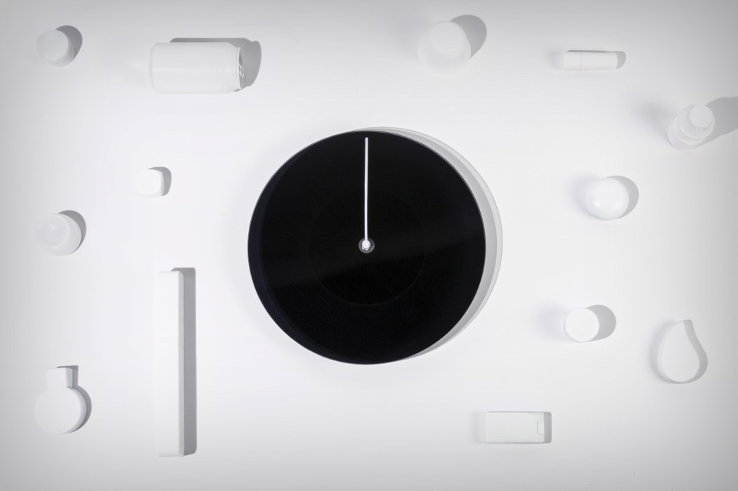 Such a clock is a life piece that will remind you to enjoy the dusk and dawn