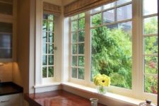 07 a cozy kitchen with a large windowsill as a breakfast zone and cool garden views