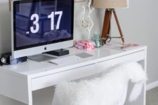 09 a comfy workspace with a Micke desk, a table lamp and a pinboard, a comfy chair is a perfect fit