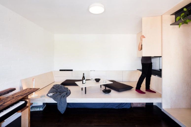 The sleeping space can be transformed into a lounge, and the storage is placed under the bed and in the cabinets next to the bed The sleeping space can be transformed into a lounge, and the storage is placed under the bed and in the cabinets next to the bed