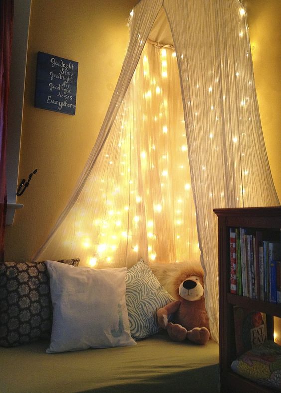 26 String Lights Ideas To Make A Kid's Room Dreamy - DigsDigs