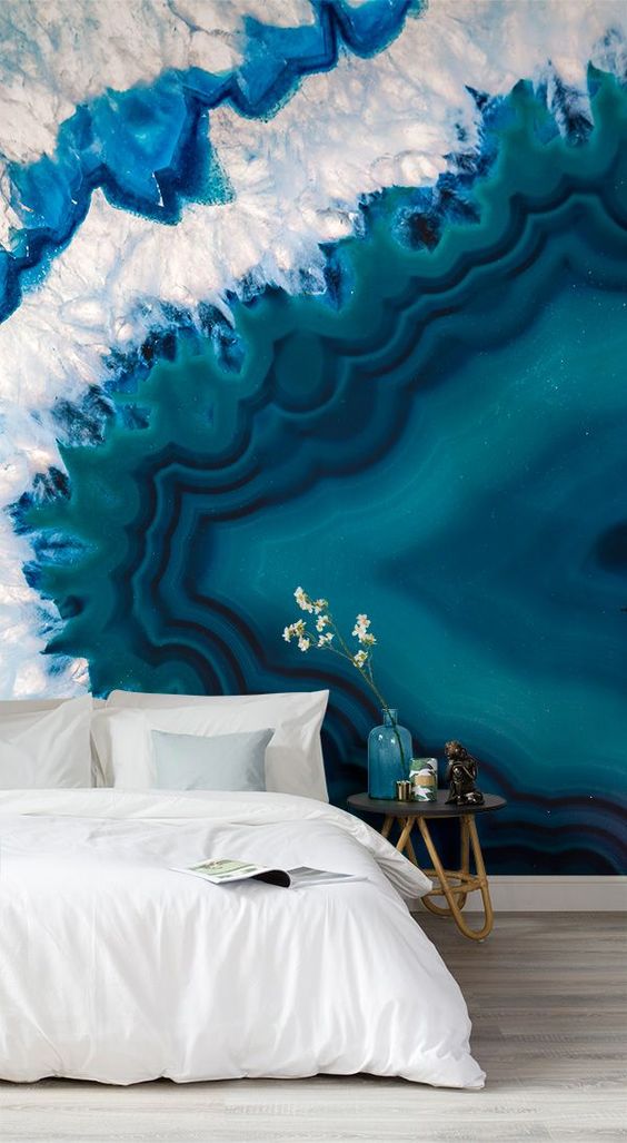 a bold blue and white geode wall is the only accent you need to make your bedroom wow