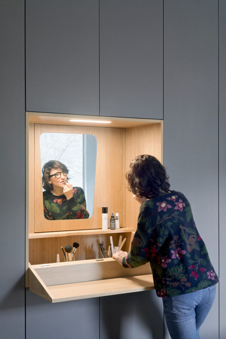 The make up console is concealed behind the wooden cabinetry, building it up is a very creative idea The make up console is concealed behind the wooden cabinetry, building it up is a very creative idea
