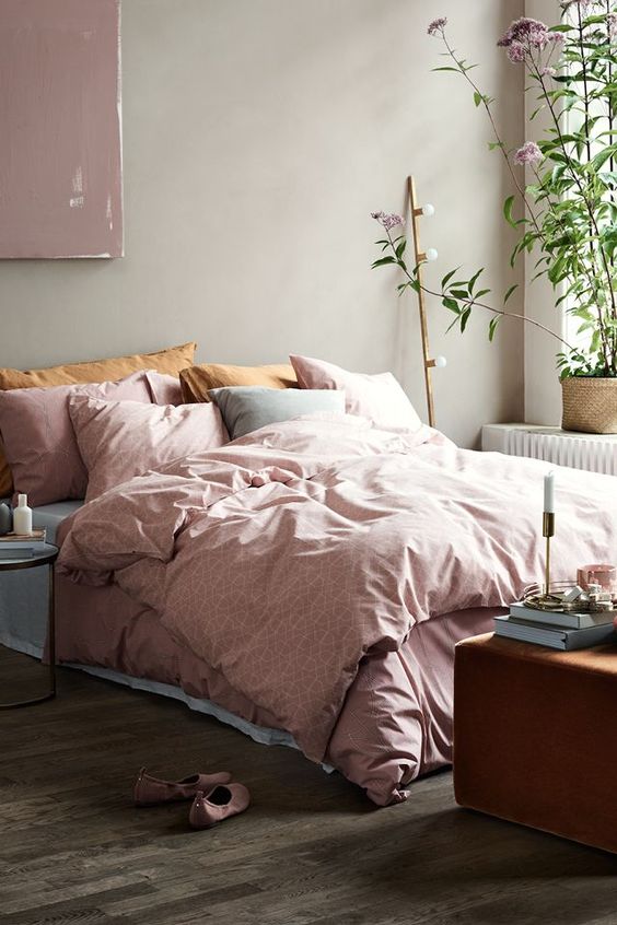 go for dusty pink shades on your bed and wall, this is an inspiring spring idea
