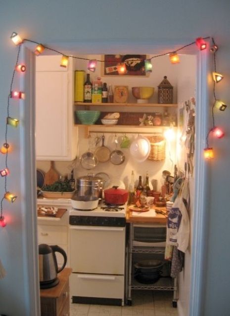 25 Awesome Ways To Use String Lights In Kitchens DigsDigs
