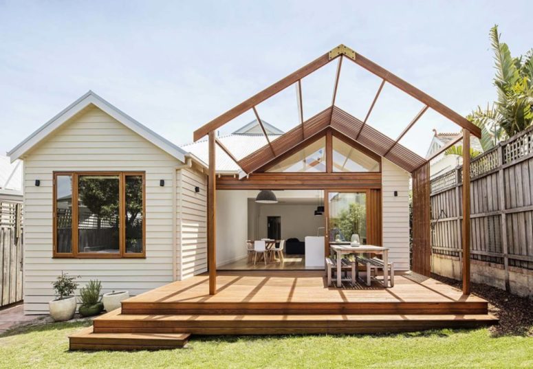Gable House, which was an Edwardian cottage, got a contemporary renovation, which turned it into a functional and comfy space Gable House, which was an Edwardian cottage, got a contemporary renovation, which turned it into a functional and comfy space