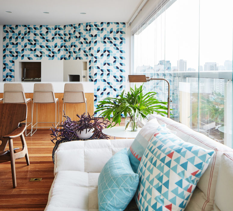 Bright Modern Apartment Designed For Entertaining