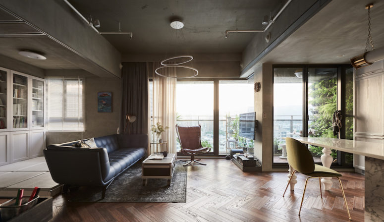 The living space is a comfortable one, with eye catchy colored furniture and an interesting chandelier The living space is a comfortable one, with eye-catchy colored furniture and an interesting chandelier