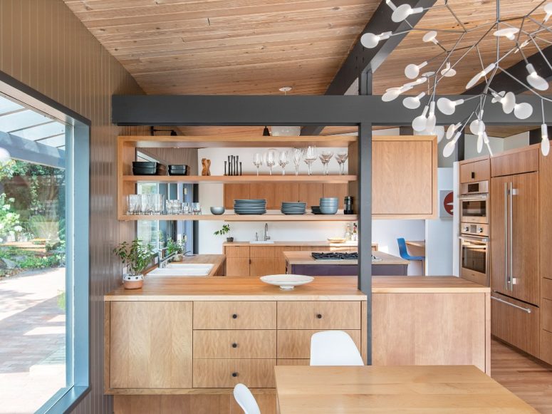 The kitchen is done with cabinets, upper and lower ones, the kitchen island separates the dining space from the kitchen The kitchen is done with cabinets, upper and lower ones, the kitchen island separates the dining space from the kitchen