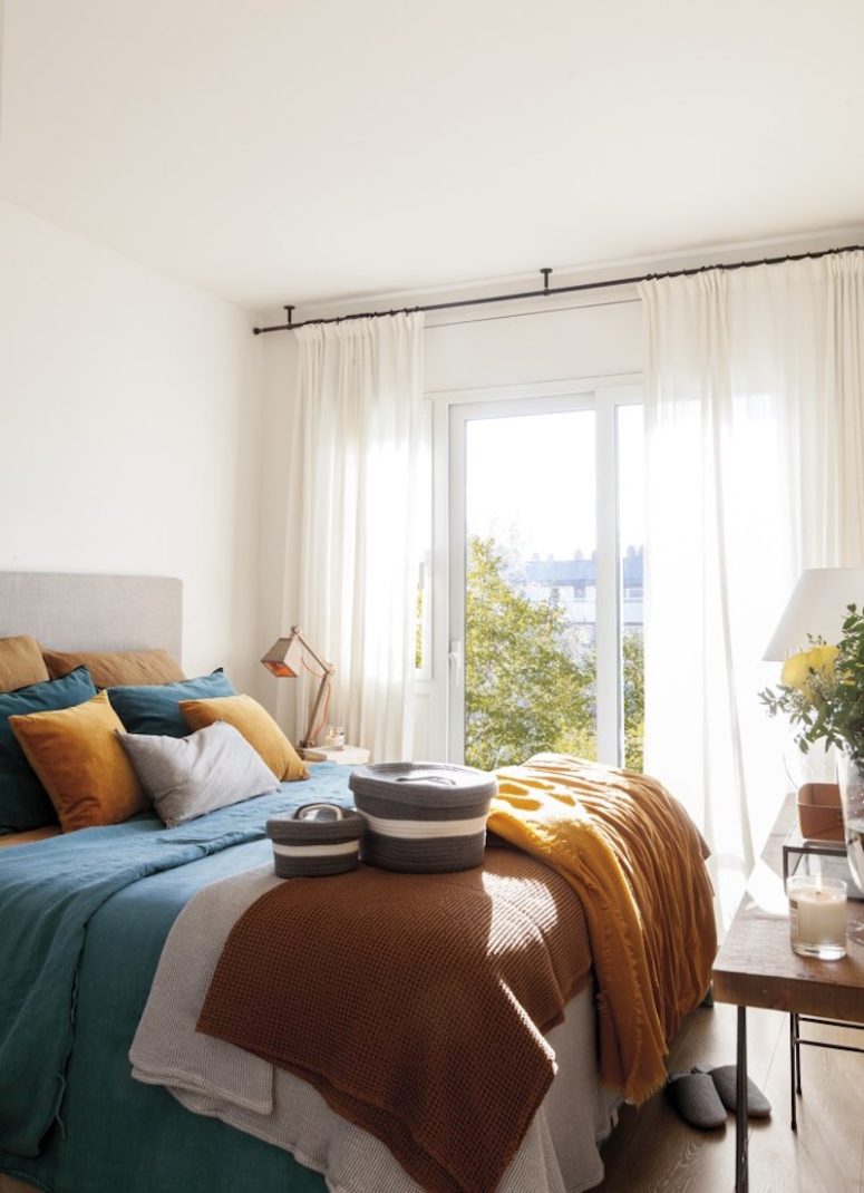 The master bedroom is decorated in contrasting and vivacious colors, there are layered textiles and cozy decor The master bedroom is decorated in contrasting and vivacious colors, there are layered textiles and cozy decor