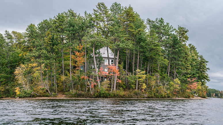 Home Design Ideas and Tips: Lakeside House With Creative Architecture Home Design Ideas and Tips: 09 This is how the house looks from the lake side
