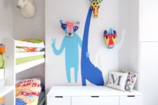 18 color is added with bold bedding and some bold animals painted on the wall