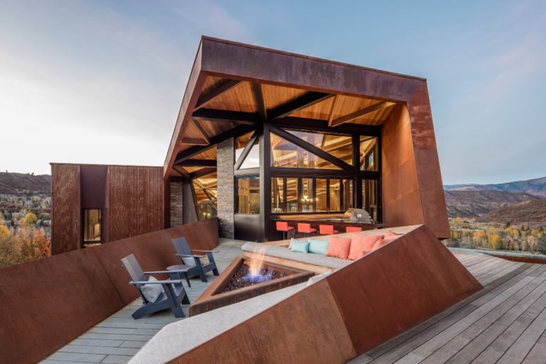 Have a look at gorgeous terrace with a triangular bench and a triangular fire pit plus an outdoor dining zone Have a look at gorgeous terrace with a triangular bench and a triangular fire pit plus an outdoor dining zone